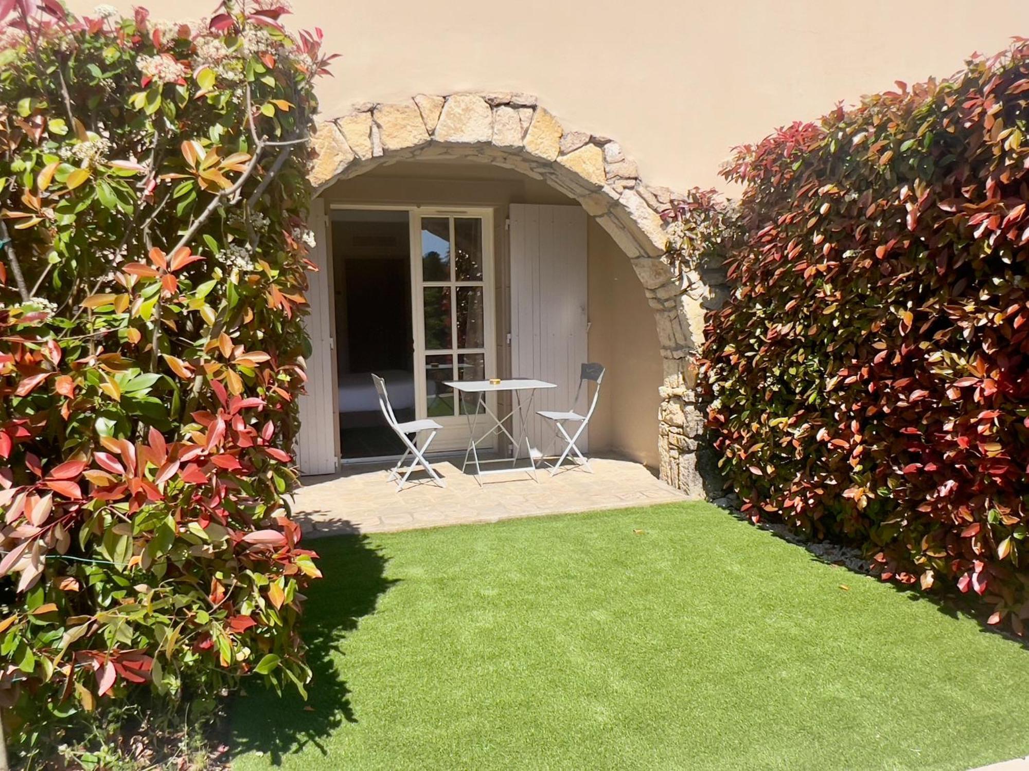 Logis Hotel Restaurant La Bergerie Aragon Exteriör bild