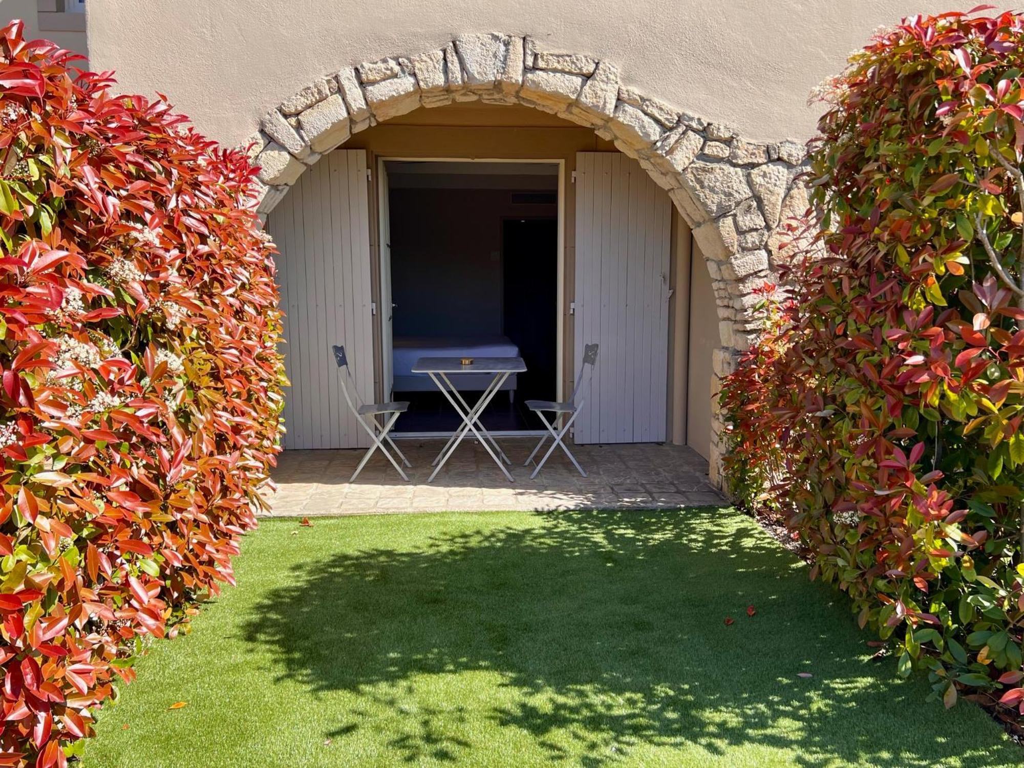 Logis Hotel Restaurant La Bergerie Aragon Exteriör bild
